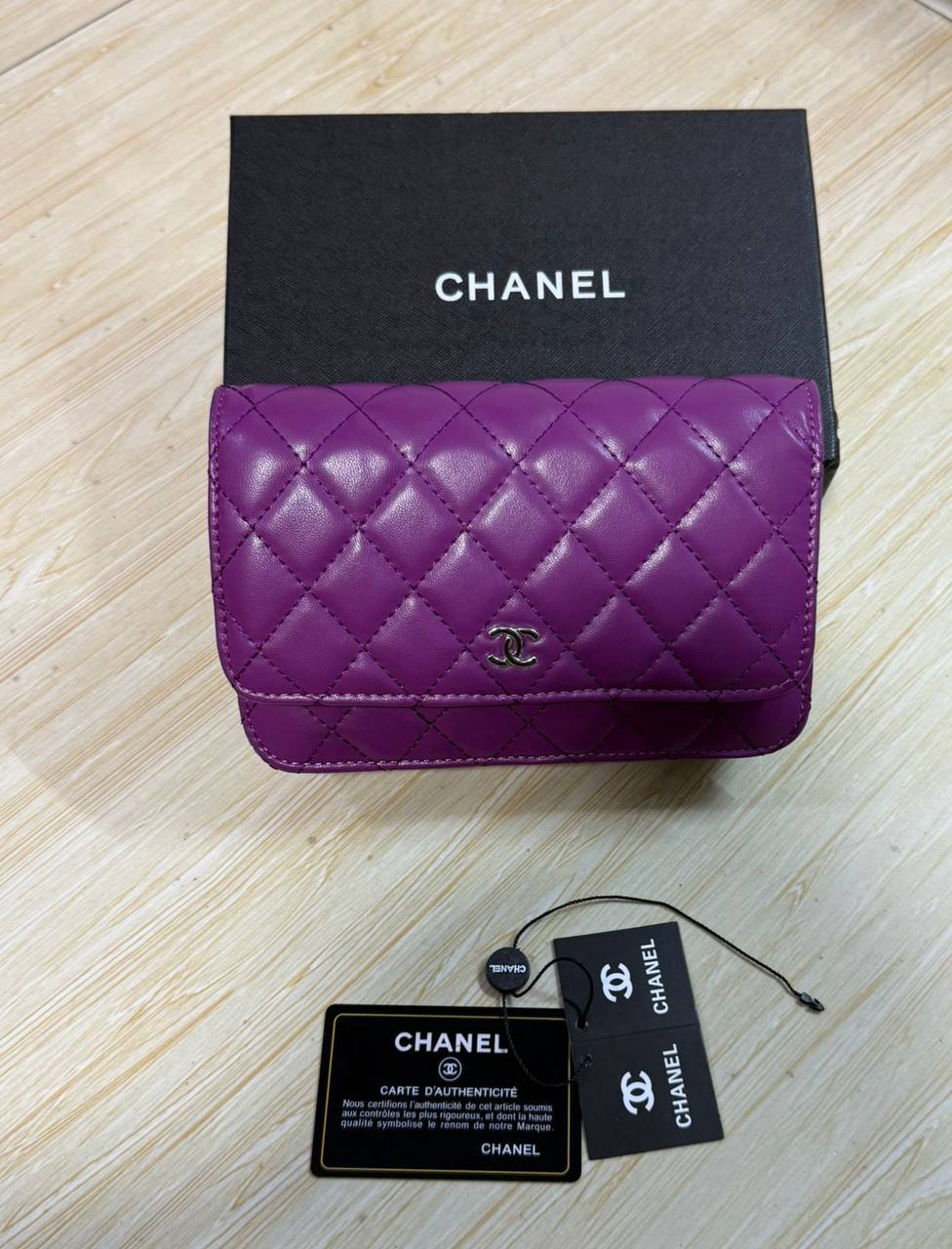 CHANEL 
GOOD QUALITY 
WITH BOX 
🎁🎁🎁
100 dhs✅

Zain295
♥️♥️♥️