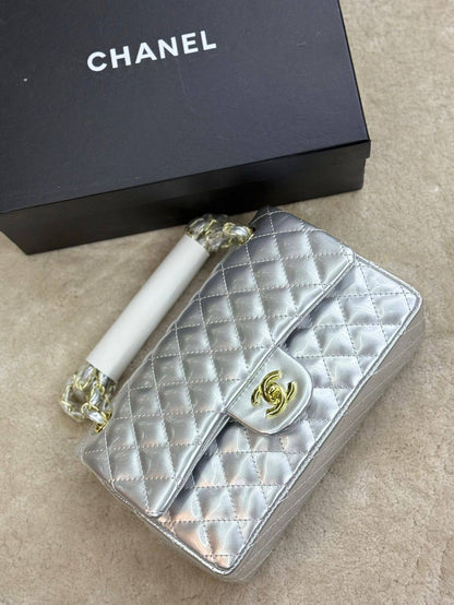 CHANEL CLASSIC GLOSSY 🆕
VERY GOOD QUALITY 💯
110 DHS💓

WITH BOX 📦 
🎁🎁🎁

Zain28
♥️♥️♥️