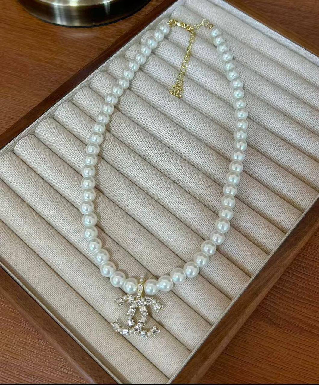 Necklace❤️‍🔥*
good quality 💯
With normal boxes 📦 
And paper bag 🛍️
35 dhs❣️

Zain216
♥️♥️♥️