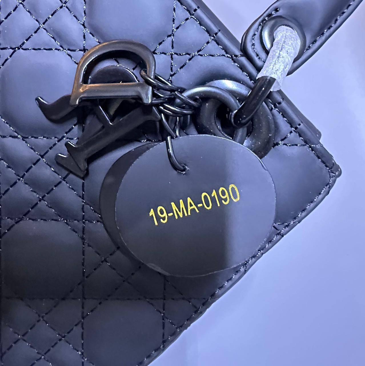 LADY DIOR 
  BIG SIZE 
GOOD QUALITY 
WITH BOX
120 dhs✅
SIZE: 24cm

Zain295
♥️♥️♥️