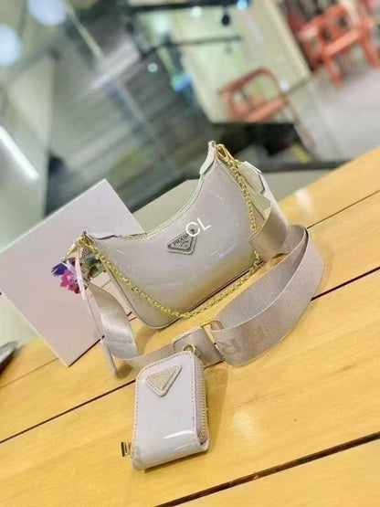 Prada

with box
🎁🎁🎁

100 dhs❤️

Zain143
♥️♥️♥️
