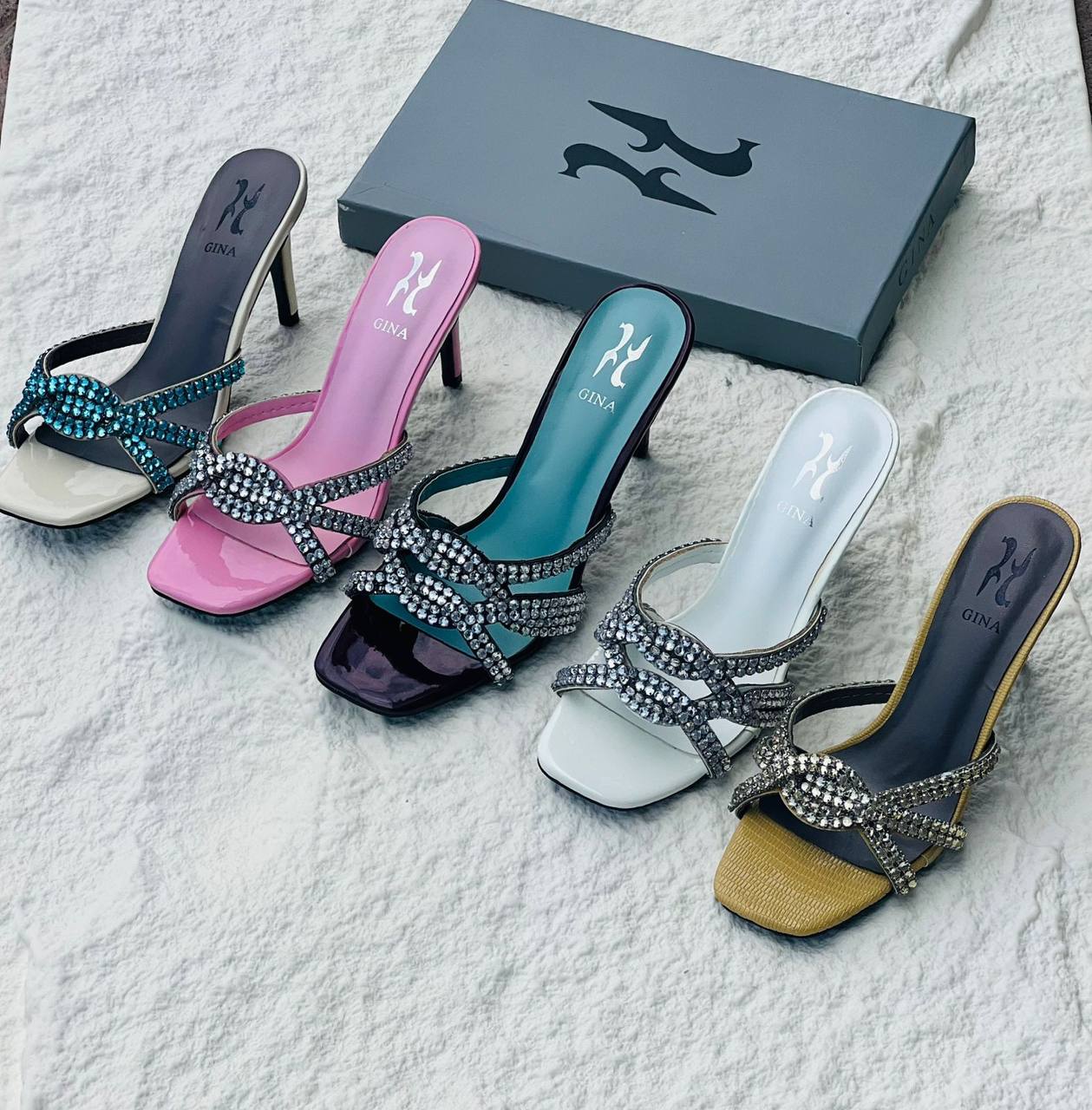 GINA 
SIZE 36 to 41
105 dhs✅

Zain21
♥️♥️♥️