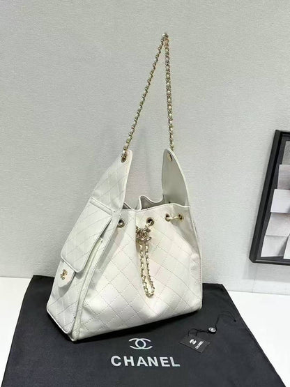 Chanel
120 dhs🪙🌨️

Zain177
♥️♥️♥️