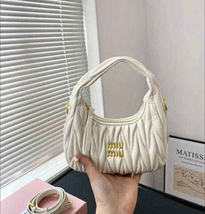 MIU MIU 

NEW CAME GOOD QUALITY 

WITH BOX 
🎁🎁🎁

90 dhs🇦🇪

Zain39
♥️♥️♥️