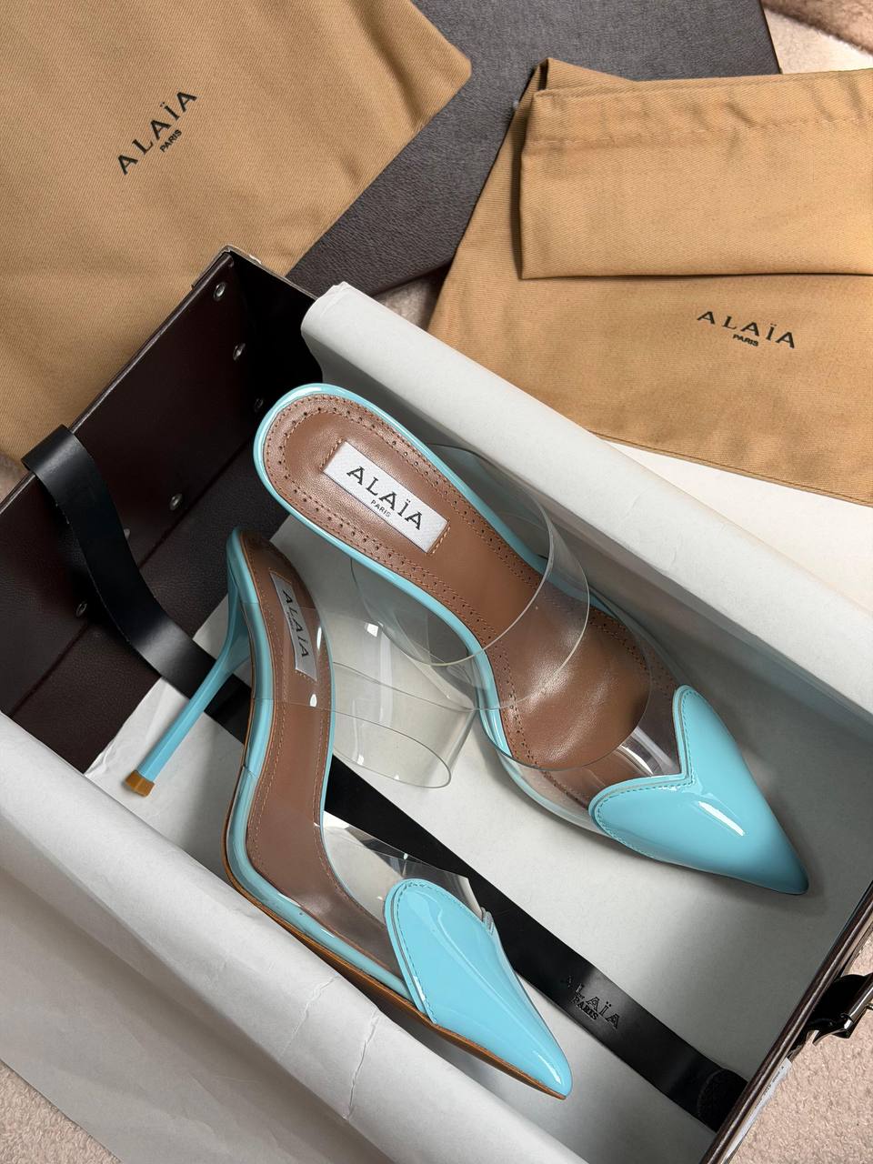 ALAIA 𝐏𝐀𝐑𝐈𝐒
𝐕𝐈𝐏 𝐐𝐔𝐀𝐋𝐈𝐓𝐘
𝐒𝐈𝐙𝐄 {35 to 42} 
450 dhs✅

Zain81
♥️♥️♥️