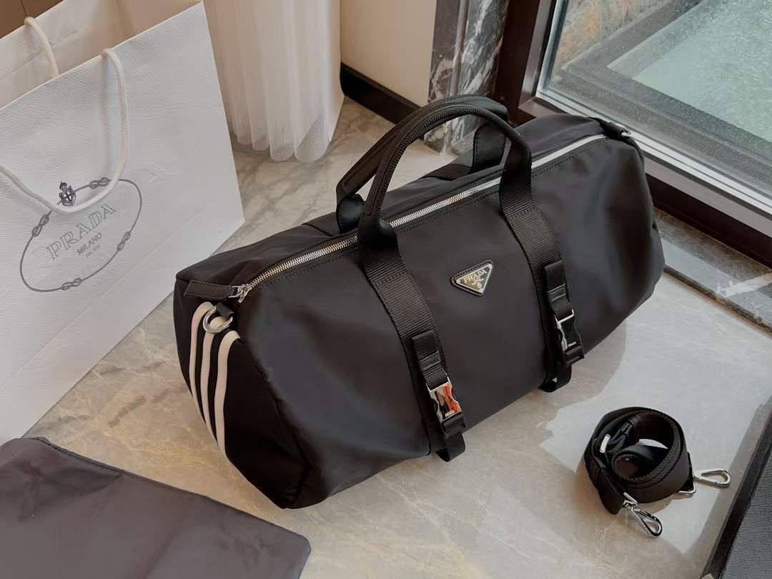 Prada Travel Bag - Sport
75 dhs💓

Zain219
♥️♥️♥️