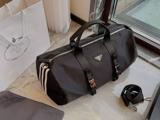 Prada Travel Bag - Sport
75 dhs💓

Zain219
♥️♥️♥️