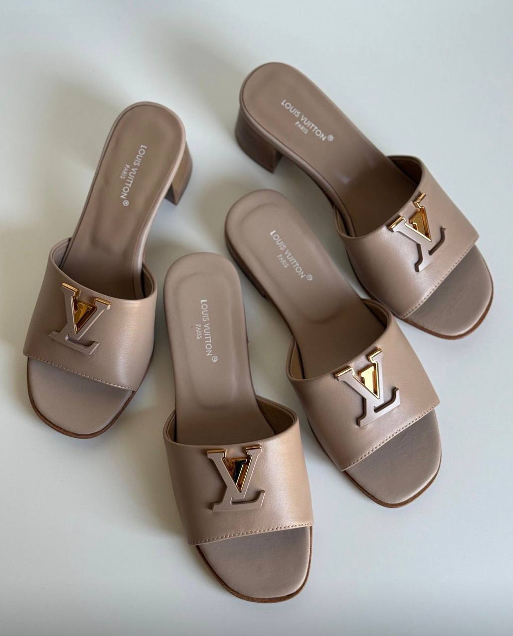 LV
AA Quality
𝗦𝗶𝘇𝗲 𝟯𝟲 𝘁𝗼 𝟰1 
450 dhs✅

Zain288
♥️♥️♥️