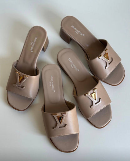 LV
AA Quality
𝗦𝗶𝘇𝗲 𝟯𝟲 𝘁𝗼 𝟰1 
450 dhs✅

Zain288
♥️♥️♥️