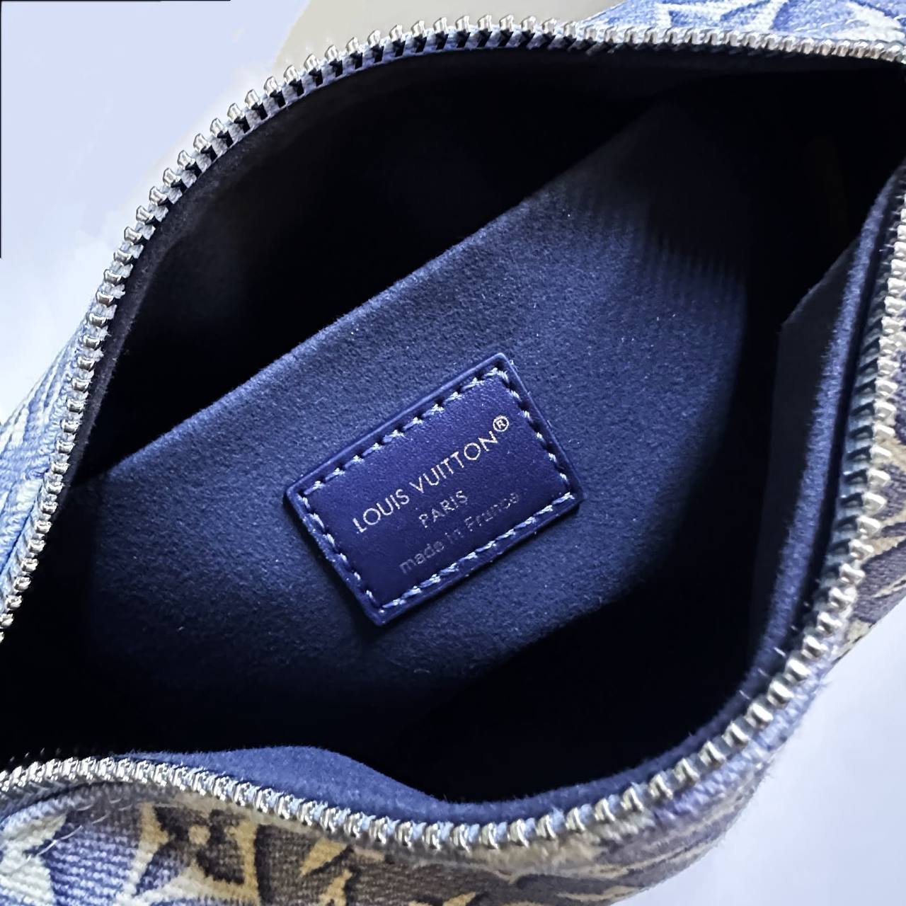 LOUIS VUITTON 

MASTER QUALITY 

220 DHS...🇦🇪🇦🇪🇦🇪

Zain295
♥️♥️♥️