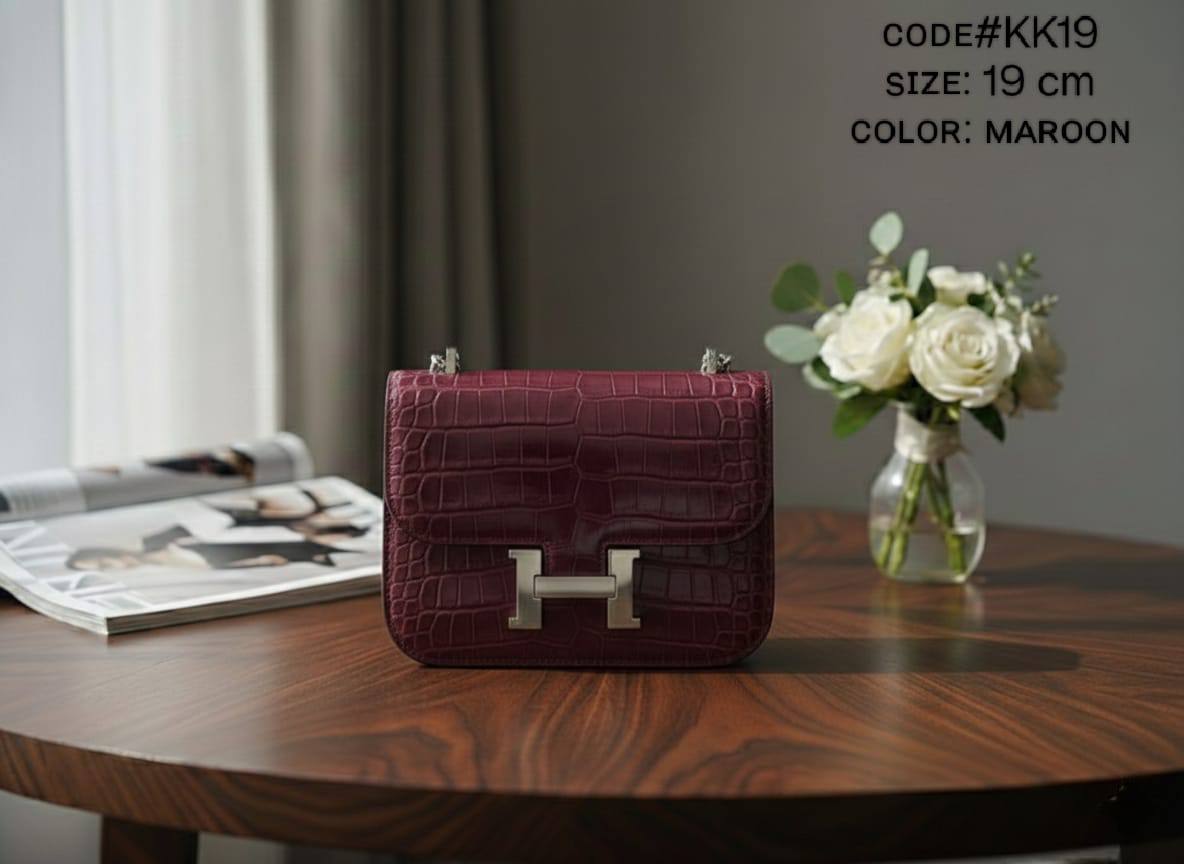 HERMES ᴄᴏɴsᴛᴀɴᴄᴇ
ᴄʀᴏᴄᴏᴅɪʟᴇ ɢʟᴏssʏ ʟᴇᴀᴛʜᴇʀ
sɪʟᴠᴇʀ ʜᴀʀᴅᴡᴀʀᴇ
ᴡɪᴛʜ ʟᴏɴɢ ʙᴇʟᴛ sᴛʀᴀᴘ
sɪᴢᴇ: 19 cm

ᴡɪᴛʜ BOX
🎁🎁🎁

95 dhs🇦🇪

Zain31
♥️♥️♥️