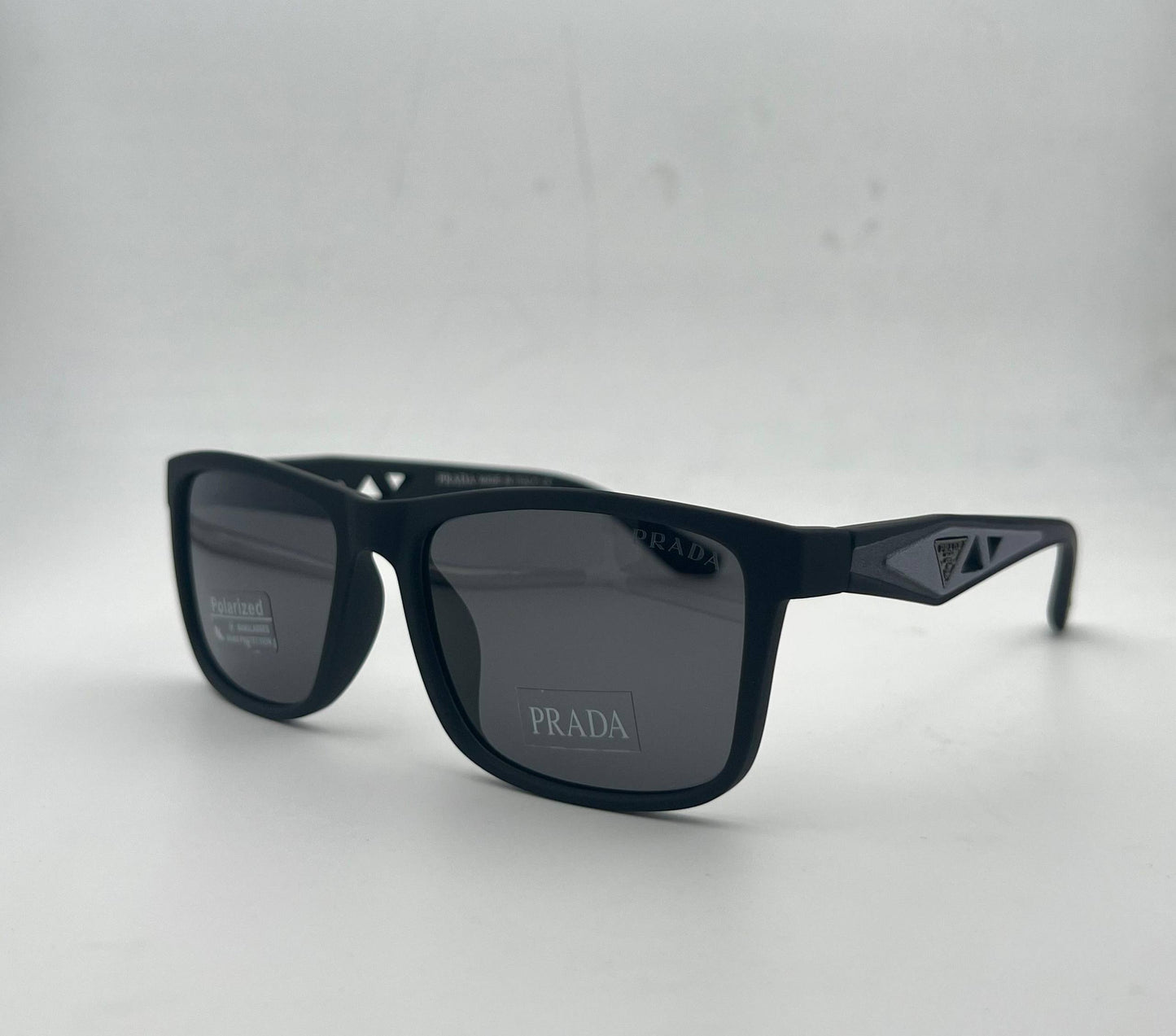 PRADA💥
Sunglasses 🕶️ 
Good quality 💯 
Master box 🗃️ 
50 dhs🌺

Zain273
♥️♥️♥️