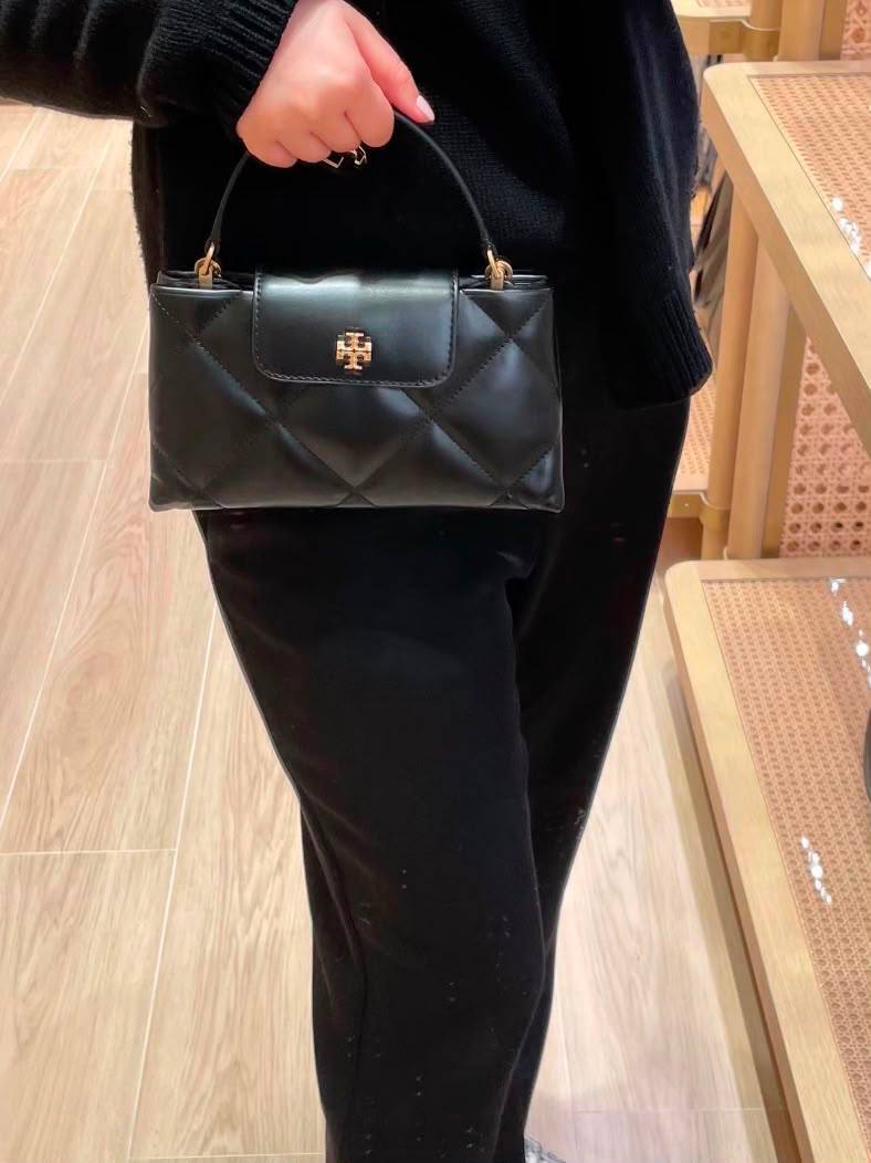 Tory Burch
110 dhs💓
Size：22CM
Good-quality with box

Zain35
♥️♥️♥️