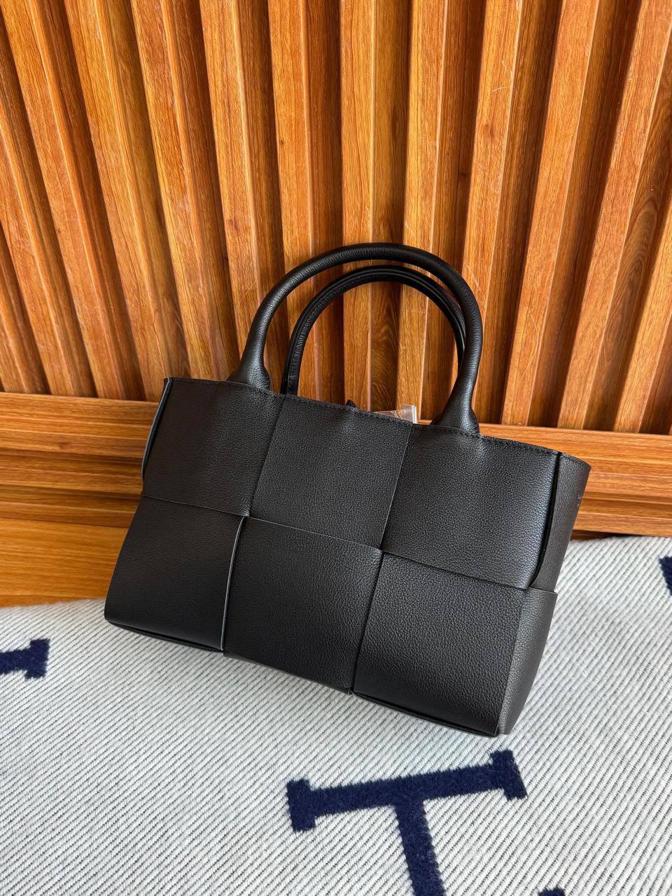 BOTTEGA
SUPER MASTER QUALITY 
AVAILABLE 

For Price 👇 WhatsApp✅
0568585901 
0507557372
0552275751 Owner Zain 👌

Zain322
♥️♥️♥️