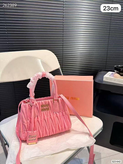 🎉 Offer 🎊  Miumiu Fashion
Good quality +🎁
Size : 23 ~ 19 * 13  cm
70 dhs🪙🖤
with box🎁
Limit Stock

Zain115
♥️♥️♥️