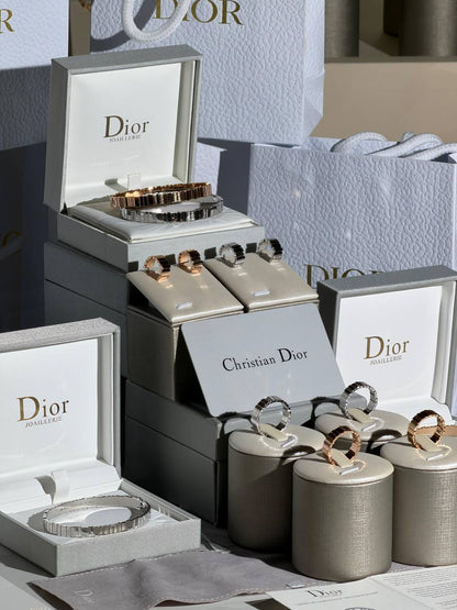 Dior
 New Collection 😍
Quality: Super Master 
Non -Tarnish color
* ⁠Earring 
* ⁠Bracelet
For Price 👇 WTSP Text Zain 0568585901

Zain268
♥️♥️♥️