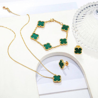 VCA Set*_🌼💫
*NECKLACE 1 FLOWER*
*BRACELET 5 FLOWER*
*EARRING   1* *FLOWER*  
145 dhs❤️
       _*WITH*_
    *Good Box* 📦

Zain89
♥️♥️♥️