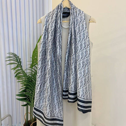 Silk scarf
40 dhs✅

Zain93
♥️♥️♥️