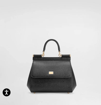 D&G
100 dhs✅
size：22cm
good-quality

with box

Zain35
♥️♥️♥️
