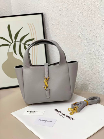 YSL
withbox 
110 dhs🇦🇪🇦🇪

Zain143
♥️♥️♥️