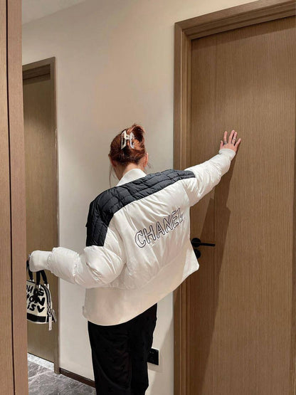 *New collections 💕💕   
350 dhs🪙🌨️
*good  quality  
*Sizes:S M L xl* 
*AVAILABL winter jacket

Zain231
♥️♥️♥️