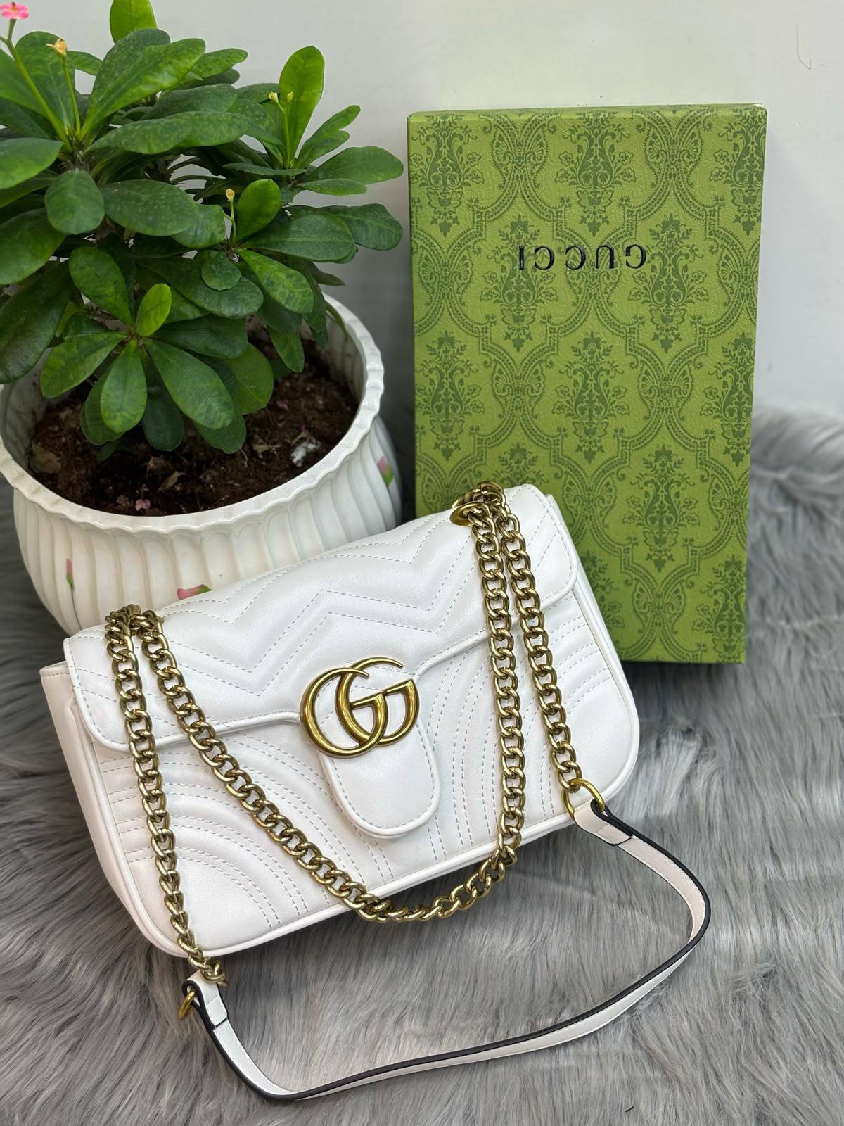 GUCCI
SIZE……….  26CM
100 dhs🇦🇪🇦🇪
with BOX

Zain244
♥️♥️♥️