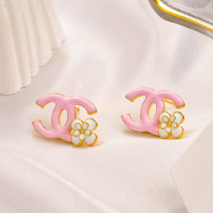 New arrival branded earrings 
30 dhs🪙💚/ pair without box 
40 dhs🪙💚/ pair with branded box

Zain243
♥️♥️♥️