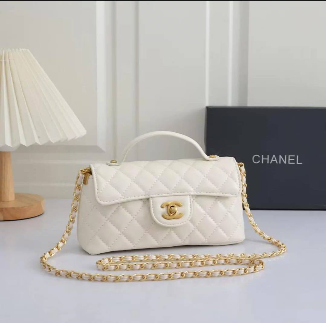 Chanel ᴛᴏᴘ ʜᴀɴᴅ
ᴡᴀʟʟᴇᴛ ғʟᴀᴘ  ᴛᴡɪsᴛ ʟᴏᴄᴋ
ʟᴀᴍʙsᴋɪɴ ᴍᴀᴛᴇʀɪᴀʟ
ᴍᴀᴛᴛᴇ ɢᴏʟᴅ ʜᴀʀᴅᴡᴀʀᴇ
sɪᴢᴇ : 21.5
ᴡɪᴛʜ BOX
🎁🎁🎁

95 dhs🪙🖤

Zain31
♥️♥️♥️