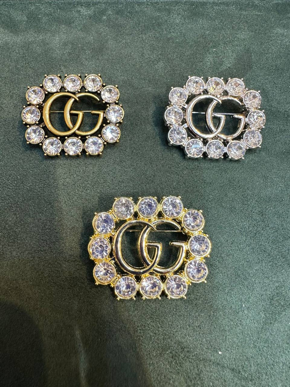 New arrival branded Brooches 

30 dhs🪙🌨️
40 dhs🪙🌨️

pc with branded box and paper bag🎁🎁🎁

Zain243
♥️♥️♥️