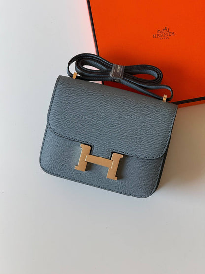 Hermes 

constance 19cm 💕

Master quality😍
with box❤️
340 dhs🇦🇪🇦🇪

Zain52
♥️♥️♥️