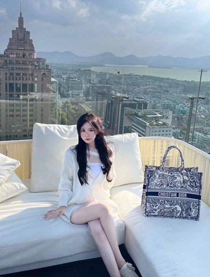 Dior
110 dhs🪙🌨️
size36-41cm
Good quality

Zain35
♥️♥️♥️