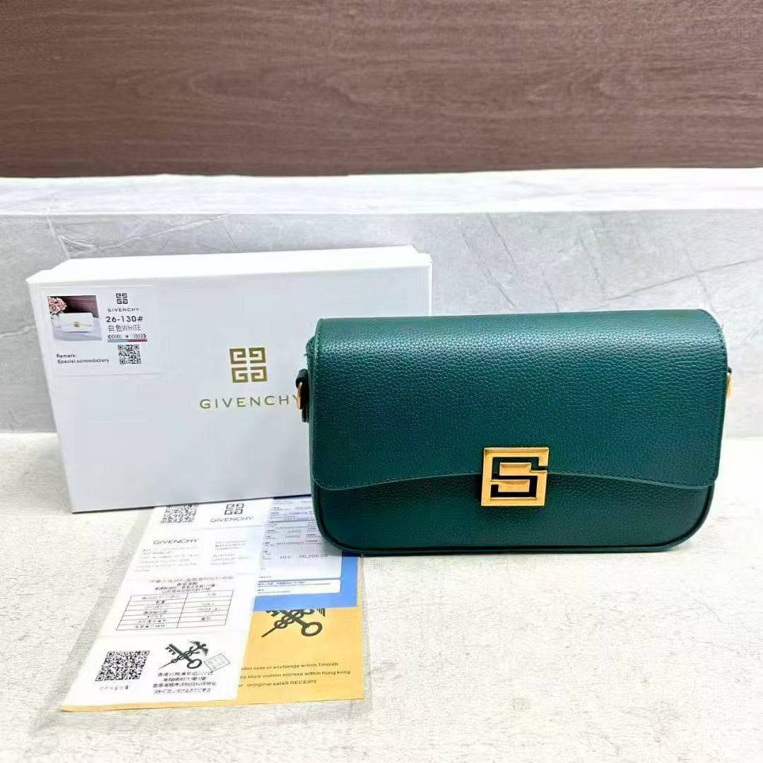 Givenchy 

With box 
70 dhs🇦🇪🇦🇪

Zain232
♥️♥️♥️