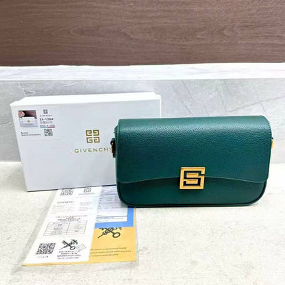 Givenchy 

With box 
70 dhs🇦🇪🇦🇪

Zain232
♥️♥️♥️