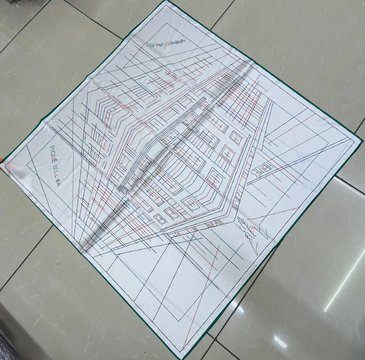 Silk square scarf 
40 dhs🪙💚

Zain93
♥️♥️♥️