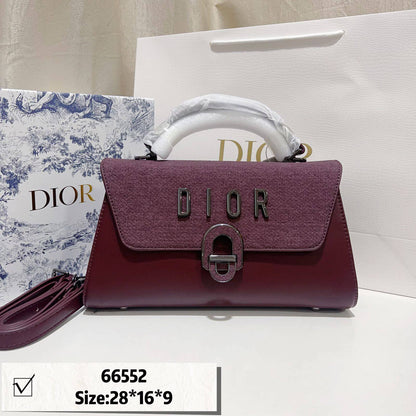 Dior
with box
🎁🎁🎁

115 dhs❣️

Zain46
♥️♥️♥️