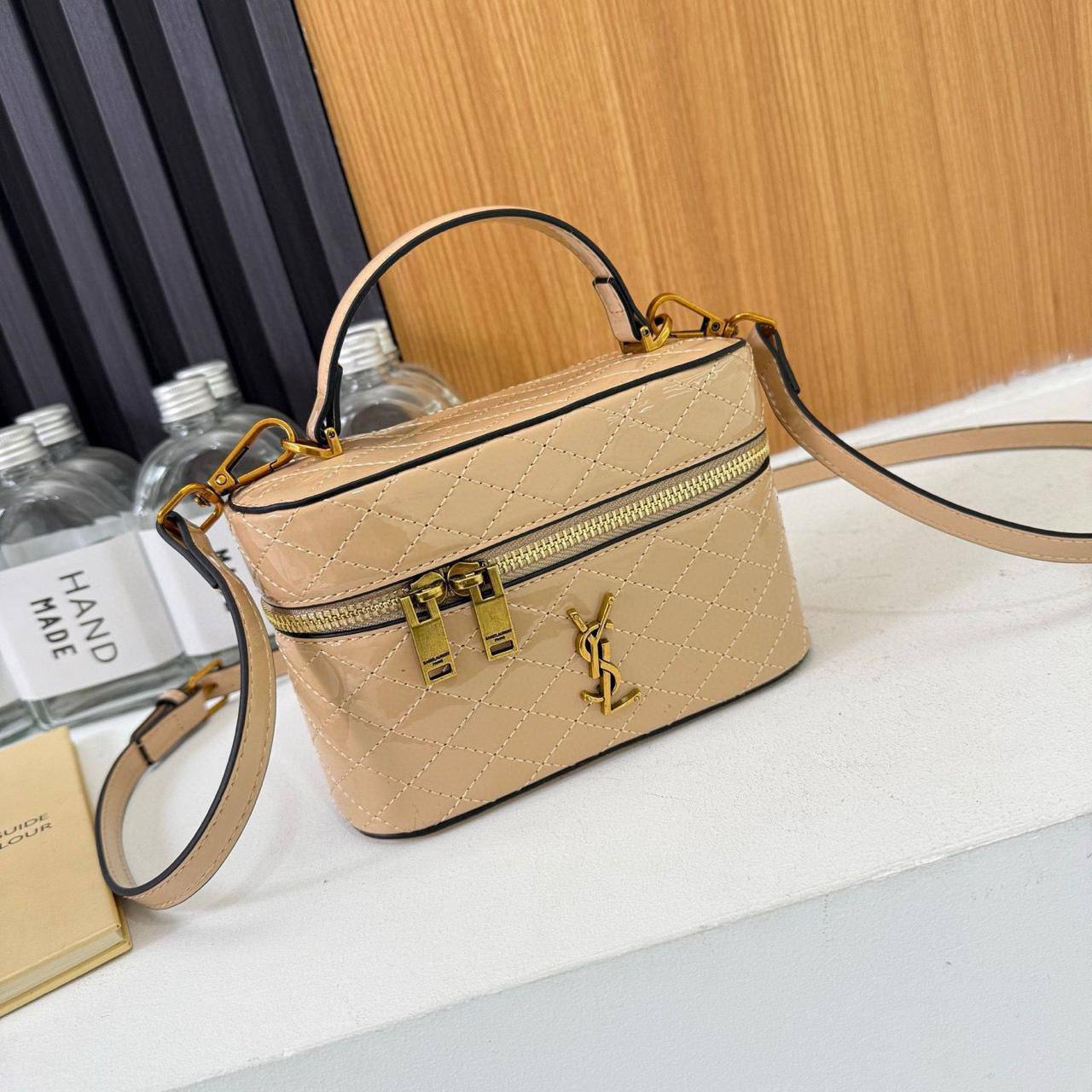 YSL
65 dhs🪙🖤

With box
🎁🎁🎁

Zain219
♥️♥️♥️