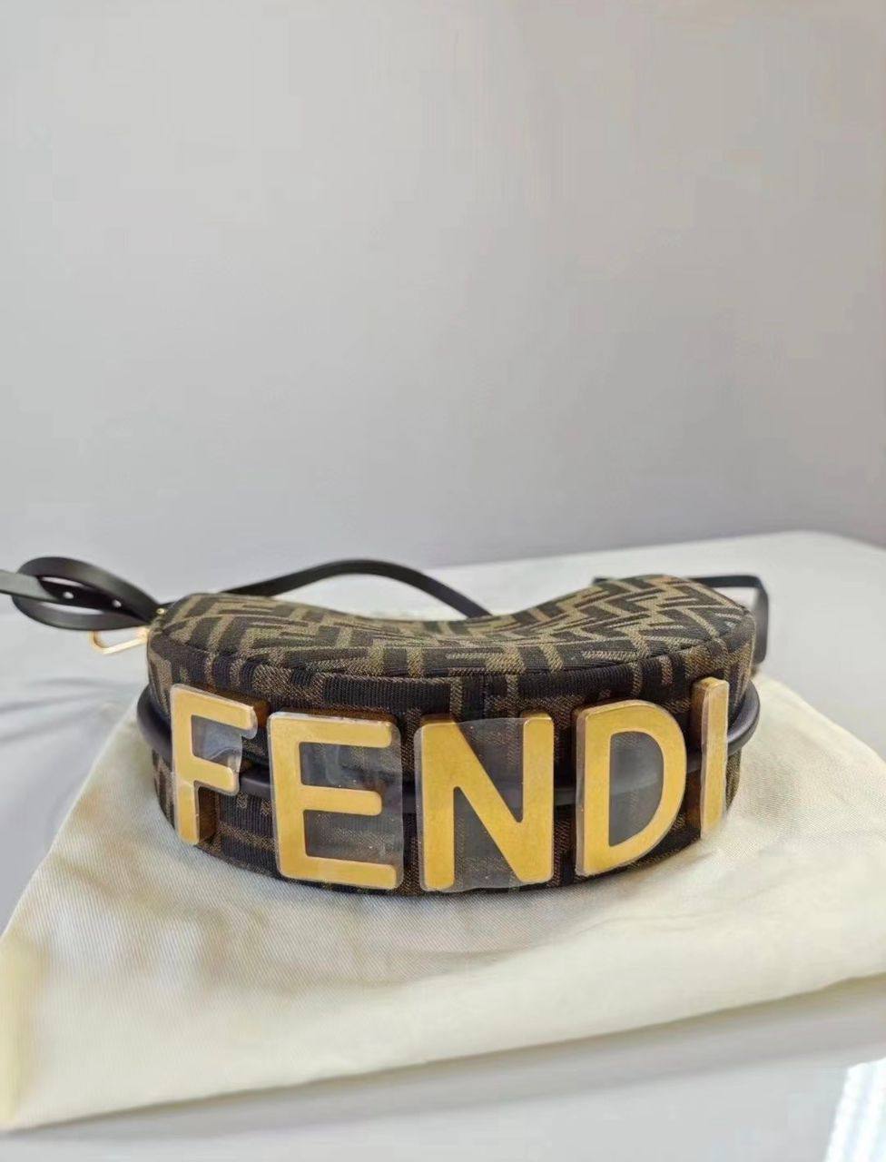 Fendi
100 dhs🌺
SIZE：big
Good-quality 

with box
🎁🎁🎁

Zain35
♥️♥️♥️