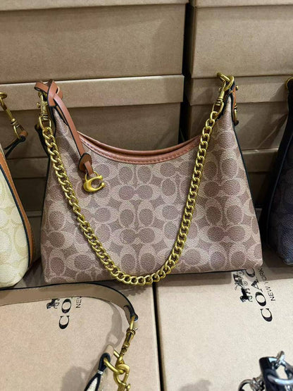 Coach
95 dhs🪙🌨️

SIZE：25cm

Good quality 

with box
🎁🎁🎁

Zain35
♥️♥️♥️