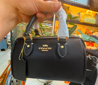 Coach
With box
Size18cm
Good quality 
100 dhs🇦🇪🇦🇪

Zain219
♥️♥️♥️