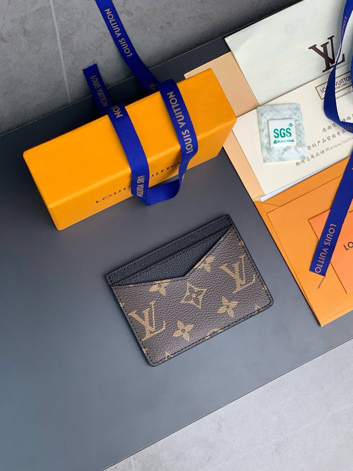 💞  *Lv*💞
💞*card holder*💞
210 dhs🪙🌨️

Zain275
♥️♥️♥️