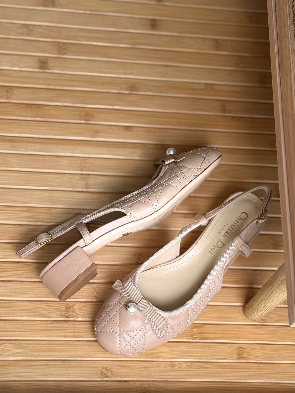Dior

𝗦𝗶𝘇𝗲 𝟯𝟲 𝘁𝗼𝗼 𝟰𝟮 

500 dhs🇦🇪🇦🇪

Zain303
♥️♥️♥️