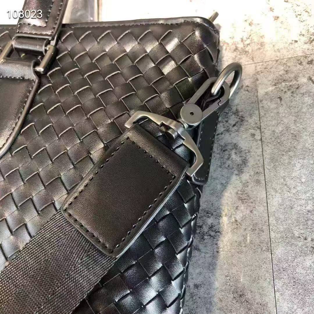 BOTTEGA LAPTOP BAG COPY ONE NEW CAME 
210 dhs🇦🇪🇦🇪

Zain295
♥️♥️♥️