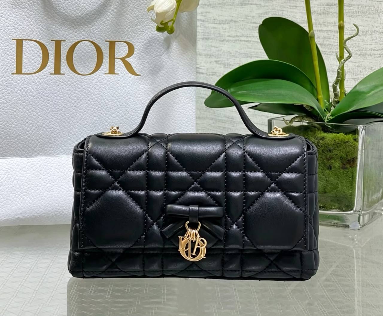 DIOR 
HIGH QUALITY 
WITH BOX  
🎁🎁🎁

120 DHS✅

Zain295
♥️♥️♥️