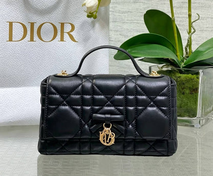 DIOR 
HIGH QUALITY 
WITH BOX  
🎁🎁🎁

120 DHS✅

Zain295
♥️♥️♥️