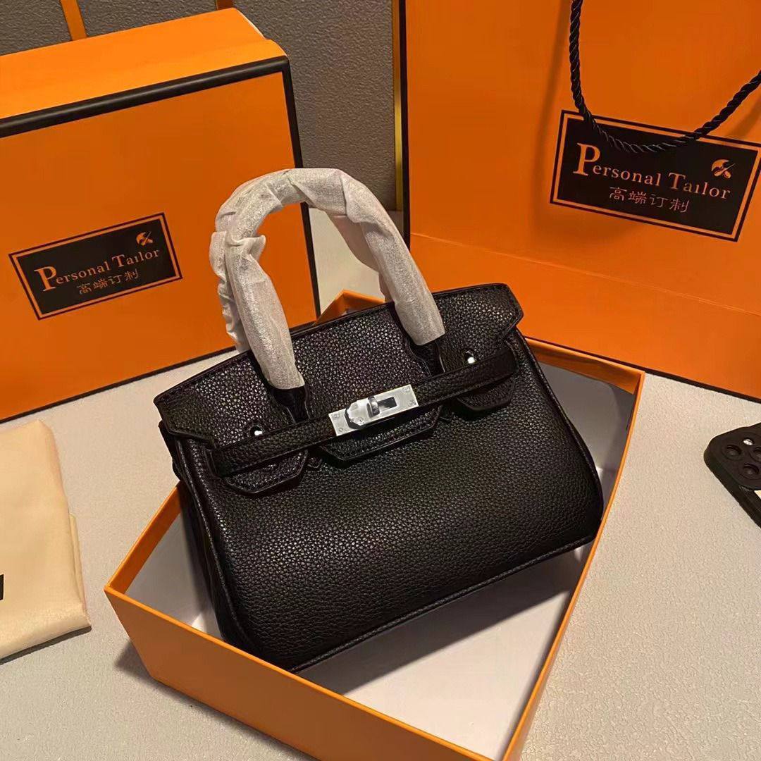Hermes
Best quality with box’s 
100 dhs✅
size 20 cm

Zain290
♥️♥️♥️