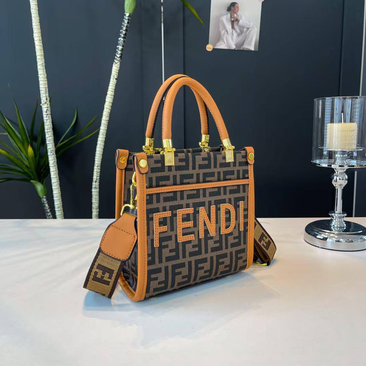 Fendi
19*19*7 cm
75 dhs💓

Zain17
♥️♥️♥️