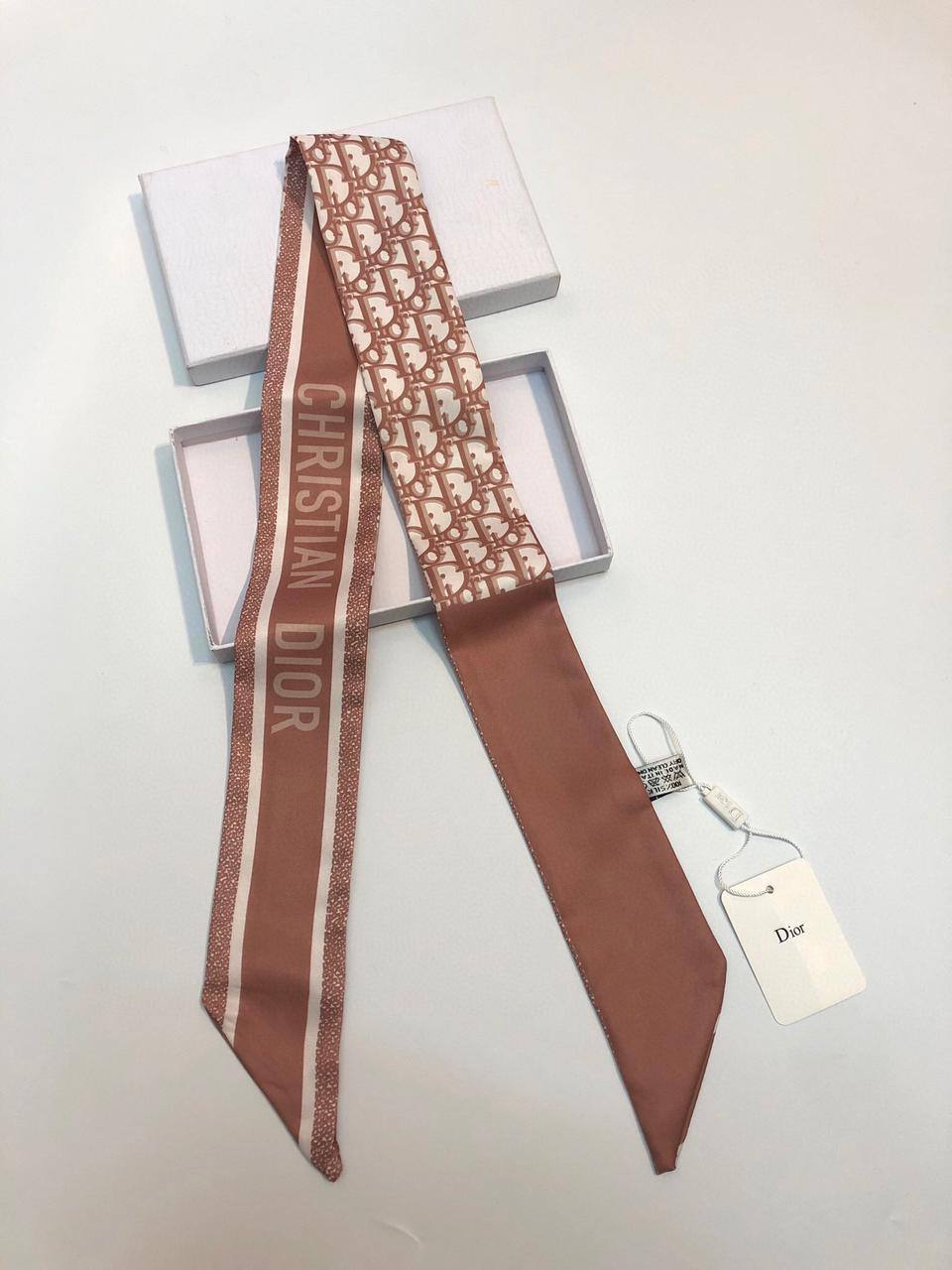 Silk Twilly Scarf 
Without box 🗃️ 
25 dhs✅

Zain231
♥️♥️♥️