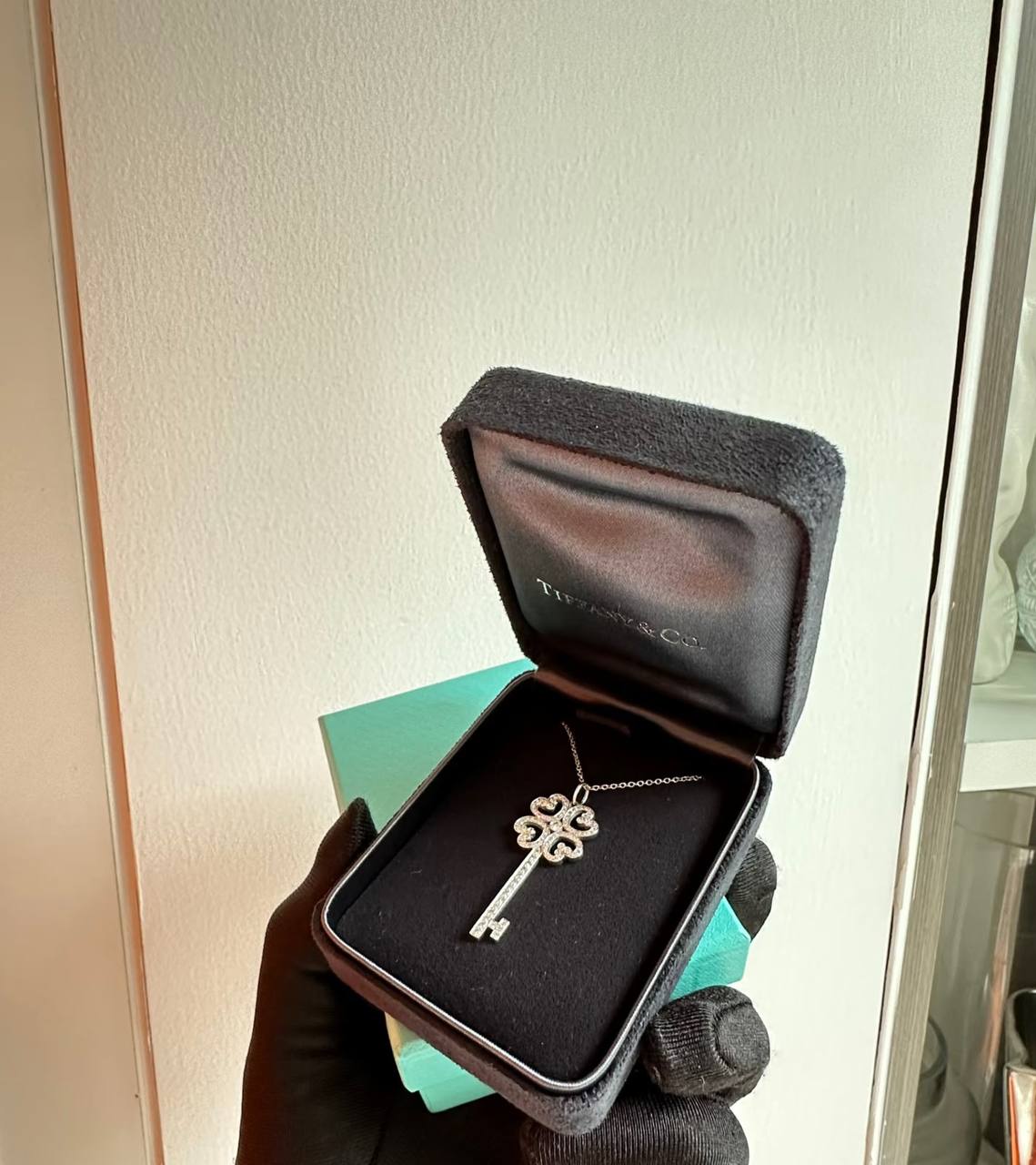 Tiffany ❤️‍🔥*
Necklace ✨
Master quality 💯
With normal boxes 🗃️ 
55 dhs✅
With master box 📦 
70 dhs✅

Zain216
♥️♥️♥️