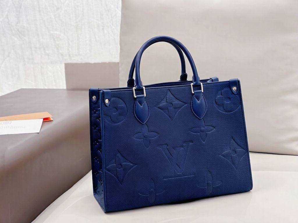 LV
ONTHEGO GOOD QUALITY MEDUIM SIZE NEW CAME 
100 dhs🇦🇪🇦🇪

Zain295
♥️♥️♥️