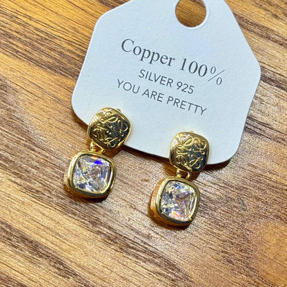 Earring ❤️‍🔥*
good quality 💯
With black boxes 🗃️ 
20 dhs❣️
With normal boxes 📦 
30 dhs❣️

Zain216
♥️♥️♥️